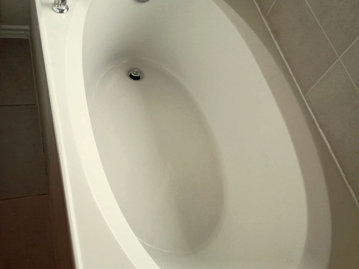 Bathtub after Sage Essence non-toxic cleaning in Austin, TX