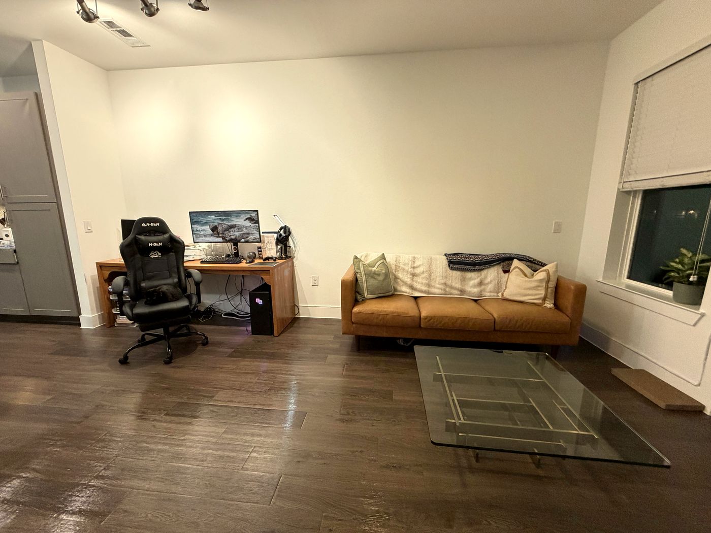 Studio apartment after Sage Essence non-toxic cleaning in Austin, TX